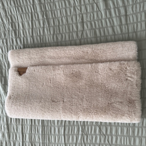 UGG Koolaburra Faux Fur - Picture 1 of 11